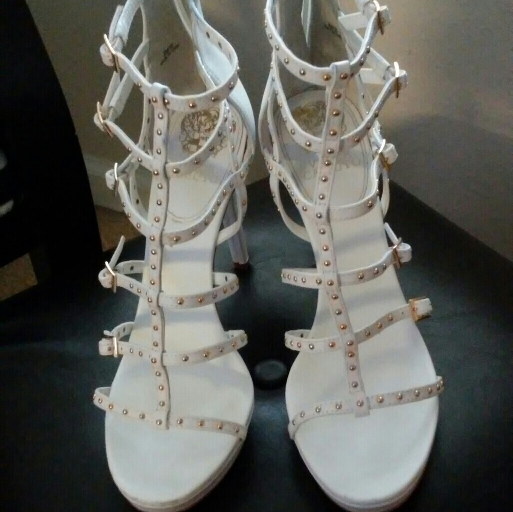 Ivory and gold size 8 Vince Camuto ankle sandal
